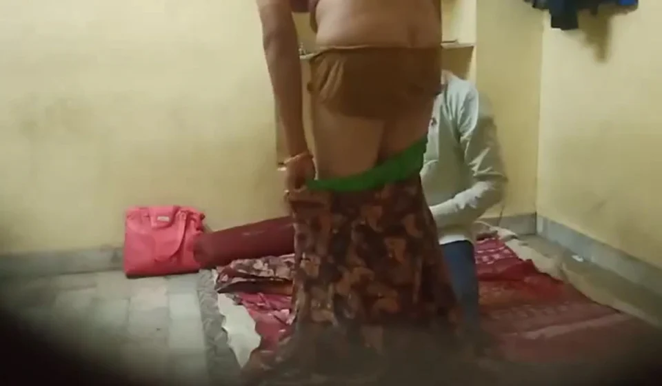 Biwi Ki Chudai Ki Kahani - गोली खाकर बीवी की चुदाई का पूरी रात लिया मजा