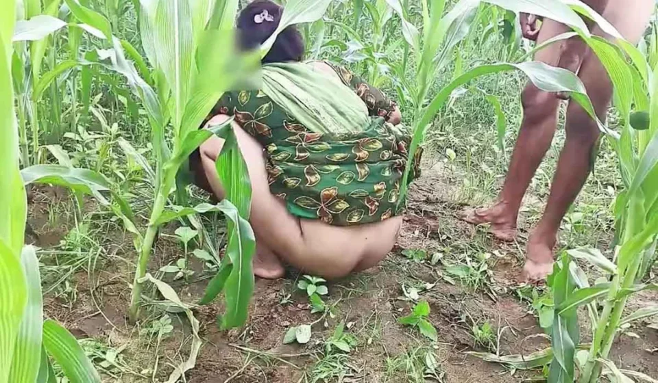 Mama Ki Ladki Ki Chudai - सुमन को खेत में ले जाकर अँधेरे में दिया चुदाई का असली मजा