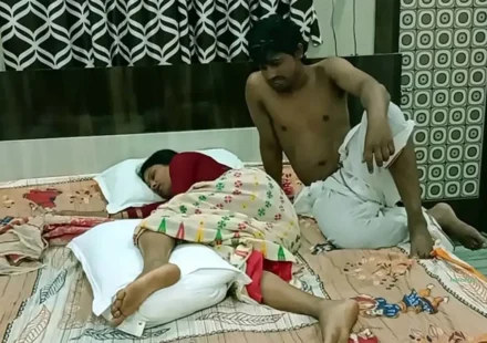 Papa Ne Beti Ko Choda - ऊँगली करती पकड़कर माया की चूत की आग बुझाई