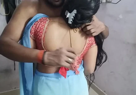 Chachi Chudai Kahani - मूठ मारता देख चाची को लगी चुदवाने की आग