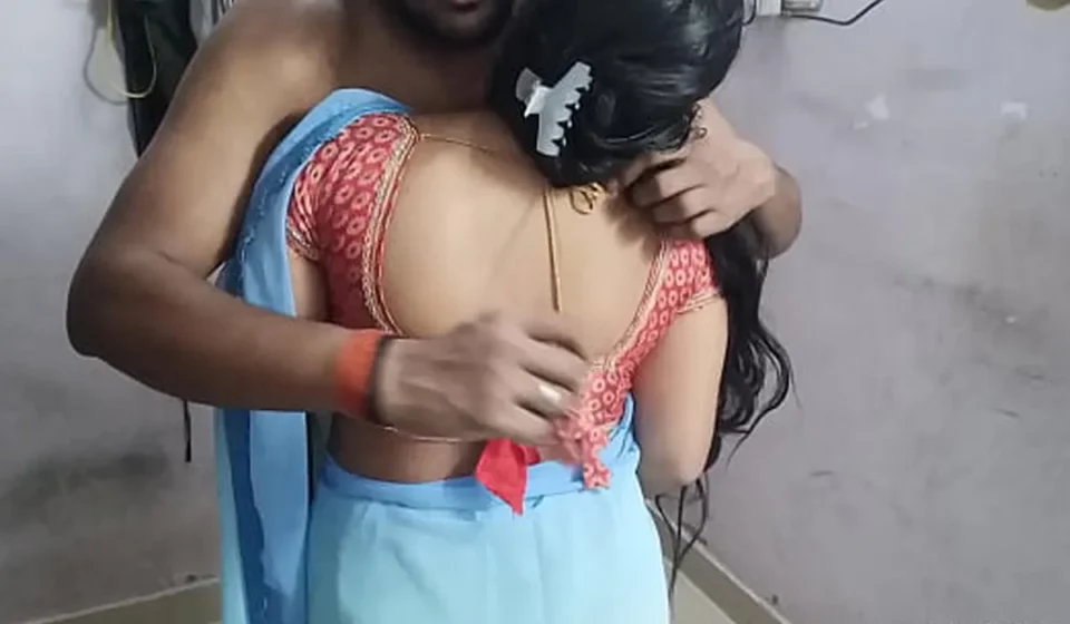 Chachi Chudai Kahani - मूठ मारता देख चाची को लगी चुदवाने की आग