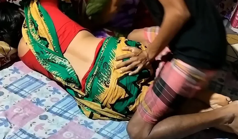 Mami Sex Story - नंगा बदन देखकर फिसला भांजे का मन