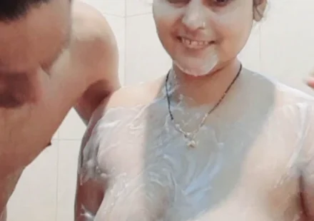 Mausi Ki Chudai Ki Kahani - बाथरूम में घुसकर कर डाली मौसी की चुदाई